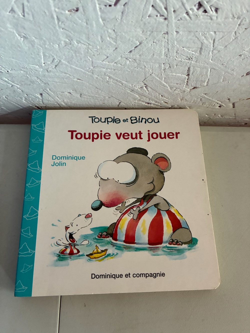 Toupie et Binou Toupie Veut Jouer - White & Red Kids Learning Book